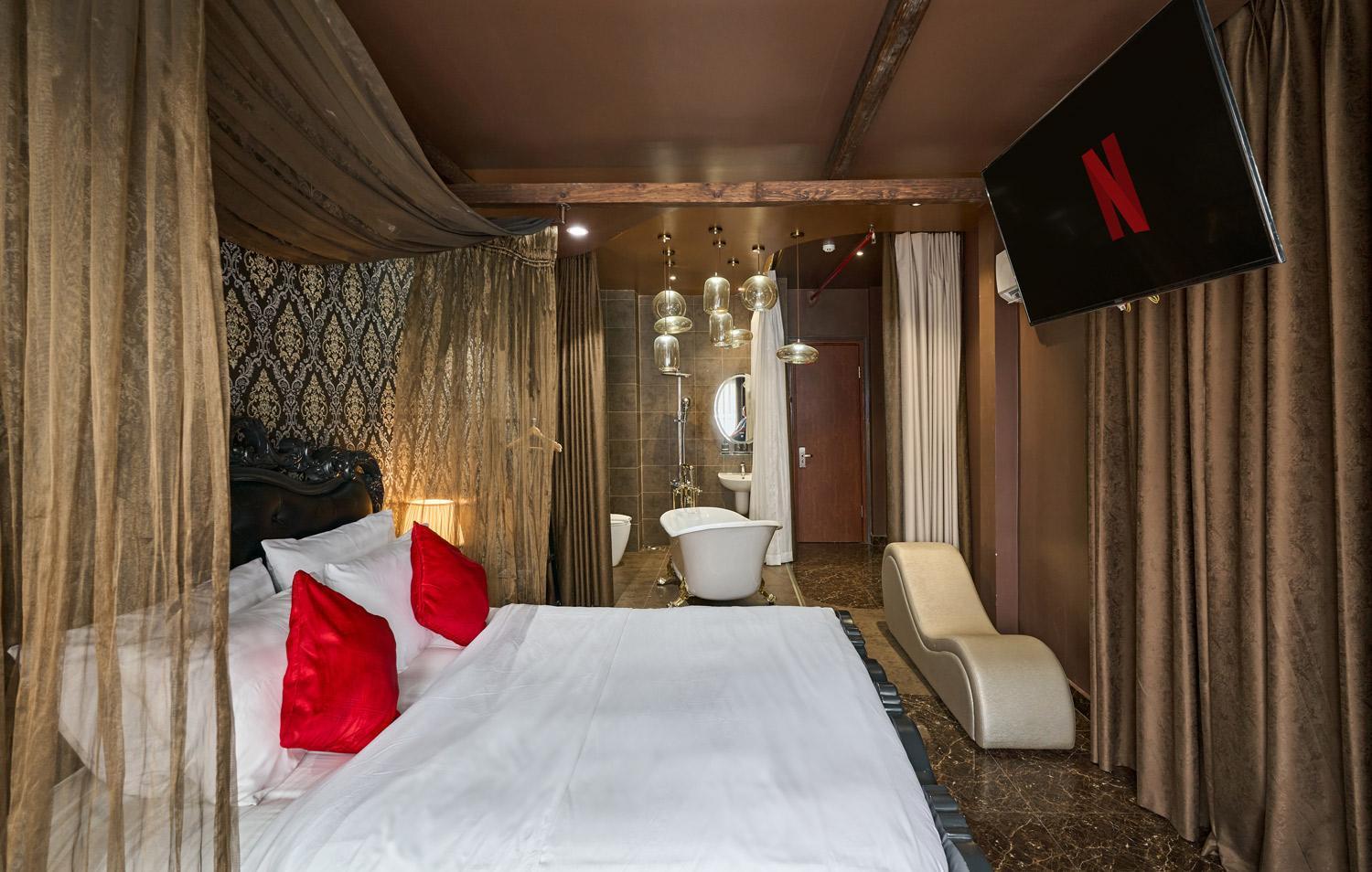 Hotel Secret Gar-den Ben Thanh